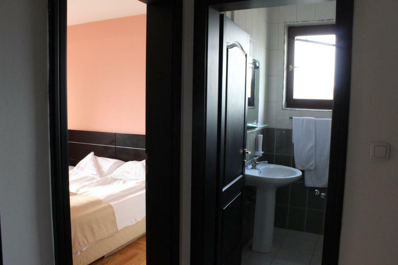 Hotel Beograd - Yu Lukavica Екстер'єр фото